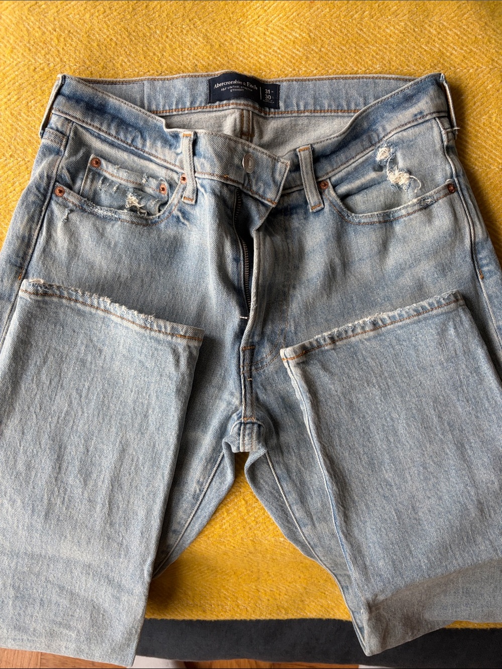 Abercrombie & Fitch Light Wash Men’s Relaxed Denim Jeans